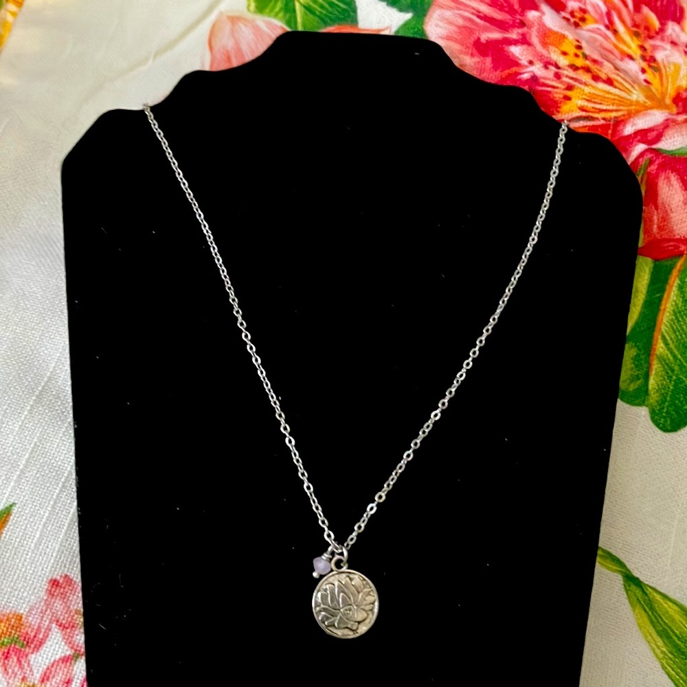 Sale 2 for 15 bundle    🎉 Edgy Petal lotus flower necklace